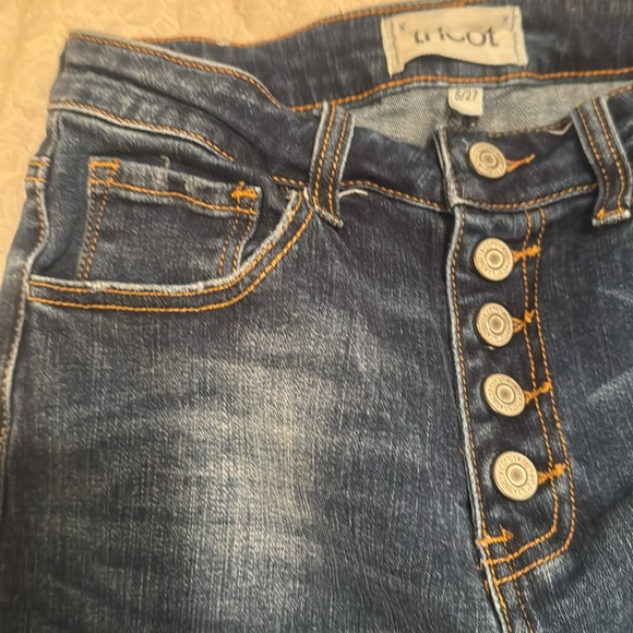 Gently used capris - Picture 6 of 6